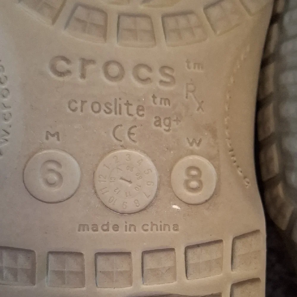 Crocs Croslite Beige Clogs with Heart Charm Womens Sz 8 - Picture 5 of 5